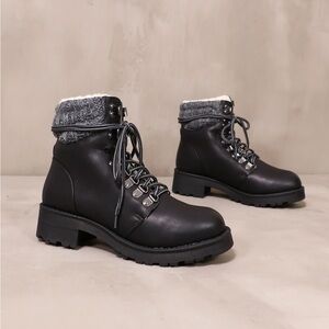 Sweater together boot